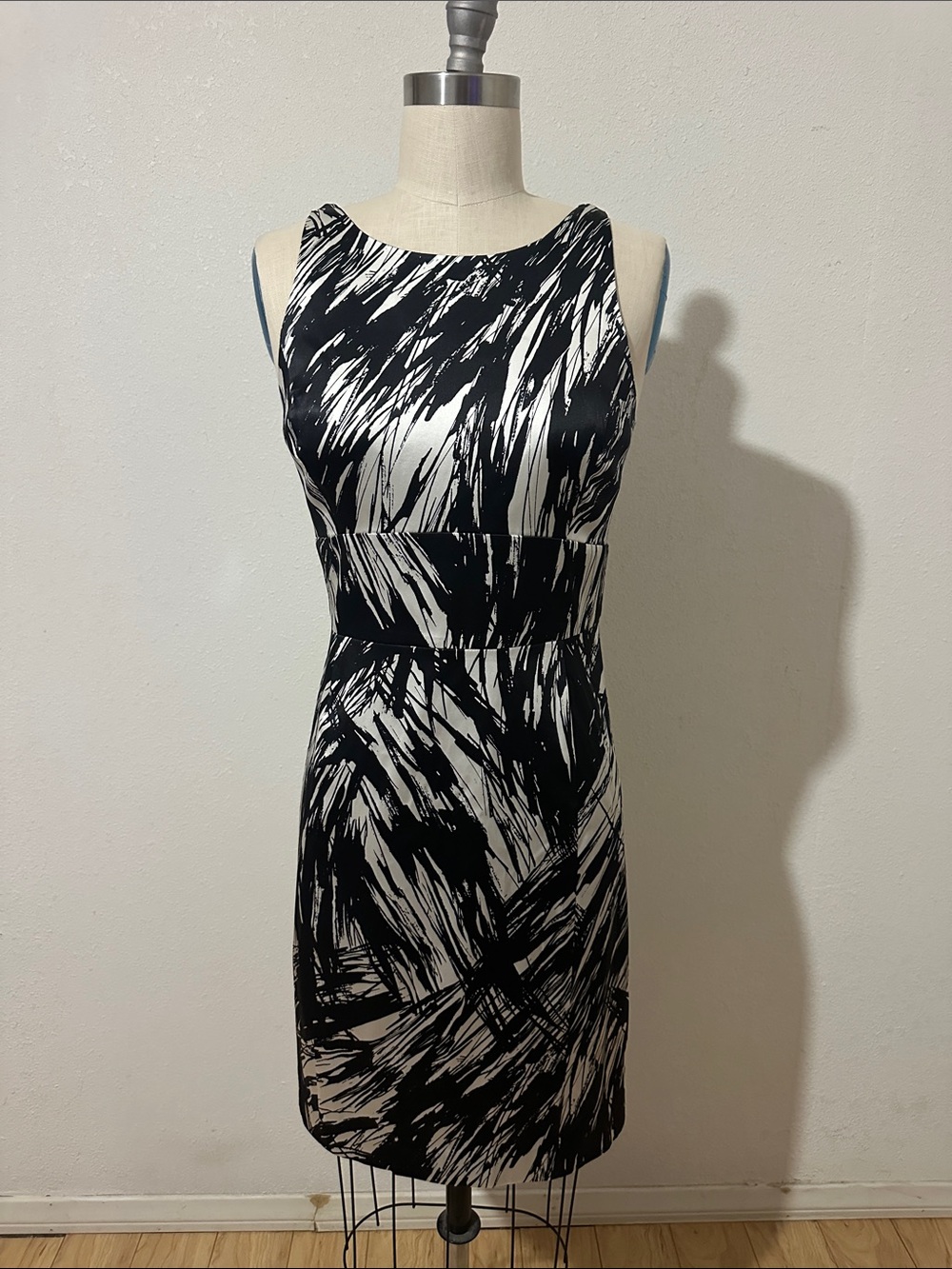 Ann Taylor Black and White Abstract Midi Sheath Dress